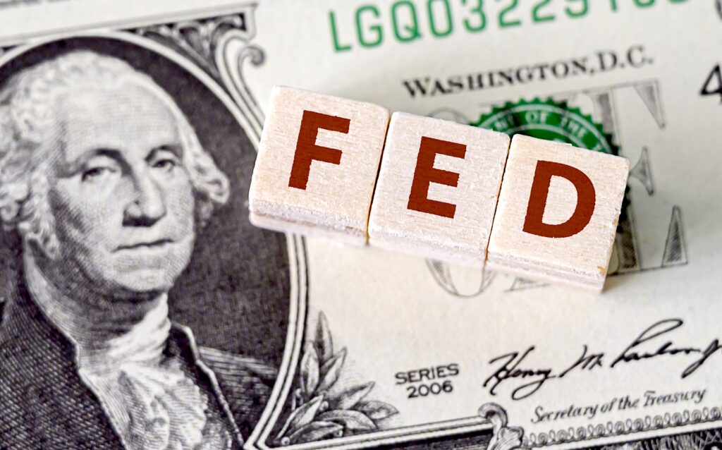 Dolar AS Mendatar, Pasar Menanti Jackson Hole & Isu Indepedensi The Fed